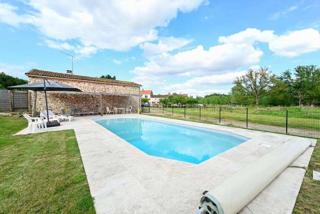 Vila L'Evasion En Pierre Piscine Et Etang Prive Sevremoine Exteriér fotografie