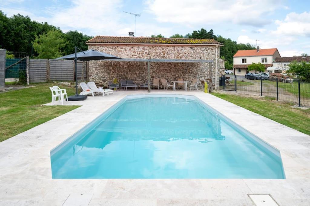 Vila L'Evasion En Pierre Piscine Et Etang Prive Sevremoine Exteriér fotografie